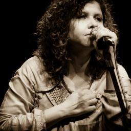 Perfil para os fãs de Minas Gerais, da cantora @robertacampos!! http://t.co/7Phd9RmZrQ