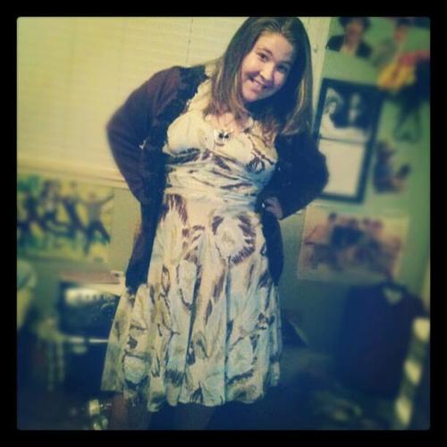 Names Katelynn Elvis is my hero n I LOVE Scotty McCreery. I'm 16 n live with my daddy in CA n my mommy lives in NC.  One Direction is my fave band!