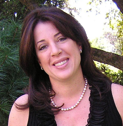 Stoll27's profile picture. Sales & Marketing Director at https://t.co/lKIGlRd9f9. Wife and Mom (2 Boys). I love wine, great food, friends, traveling and my porch!