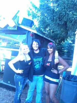 i play in two band check out my youtube http://t.co/LHnnupnV