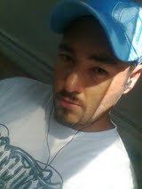 gosto de mma ,games e escrever sou blogueiro e rapper valeu fui . . .