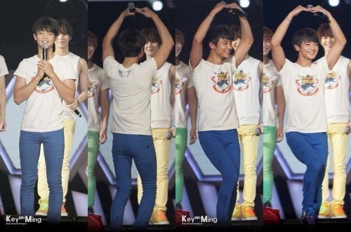 ผมมินโฮ.......ผมหล่อ ผมน่ารักแอดมาคุยกับผมแล้วจะรู้ว่าผมหล่อขนาดไหนผมรับได้ทุกสถาณการณ์ครับ.ฮาๆ