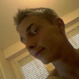 KevLems's profile picture. Je pense donc je suis mais je m'en fou