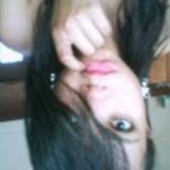 Sou simples, assim amo chocolate,amo Rock,adoro Deus..Eu poderia ser a pessoa mais agradável do mundo, mas optei por ser eu..mesma!