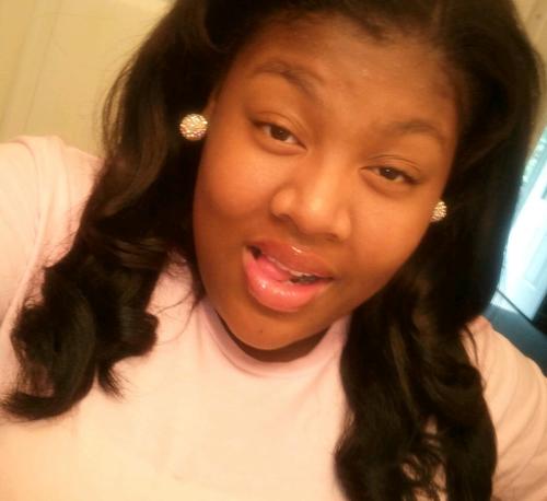 - no bio needed .. juh follow me &&. read my tweets .