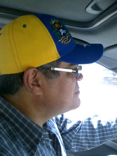 Médico Venezolano, democrata, opuesto a la dictadura del imitador y de los militares payasos