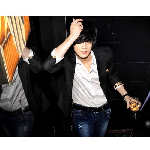 ผมบอทTHEJ #ผมหล่อมาก #ผมบ้ามาก #ผมน่ารักมาก รักฟลว.ทุกคนนะครับ *ยิ้มหล่อ* อย่าอันฟอลเป็นพอ *ตาขวาง* อยากรู้จักผมฟอลผมสิ ☁9.10.12☁ #GBFAM MY LOVE @BFMINWOO_both❤
