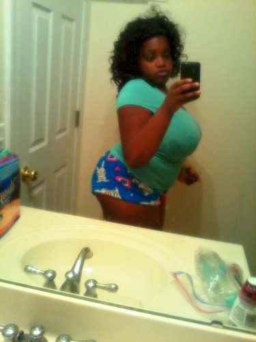 smoochezy's profile picture. 