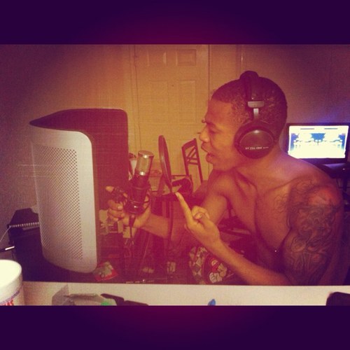 Recording Artist| #TXSU | check out my music at http://t.co/qgctMGxT or http://t.co/L0C2ROOF .
#POTHEAD for booking text 832.244.1196. I'm open for collabs