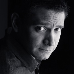 Diseñador Gráfico/Fotógrafo profesional/ Amante del deporte y la tecnología.