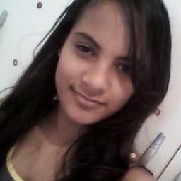 amo musica, futebol e pizza. sou totalmente viciada em livros!!!!!