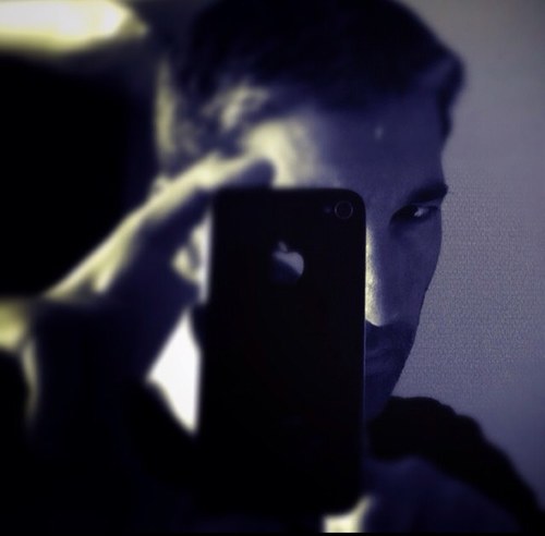 Witcheud's profile picture. Compte totalement inutile, donc rigoureusement indispensable.