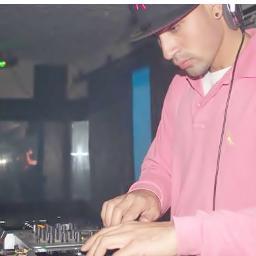 Faço curso de Web Desings sou Dj , Sou menino lindo ;3 é virginiano é tem coração grande..Cada Dia batalhando pra seu sonhos realizar :)