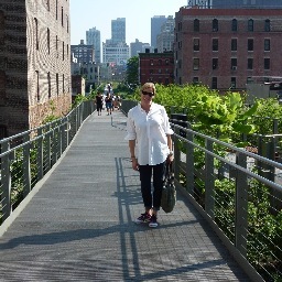 sandrabeatonYVR's profile picture. Arts & culture enthusiast, pescatarian, shoe junkie - loves contemporary art, NYC, the outdoors, curry and all critters. Opinions are my own.