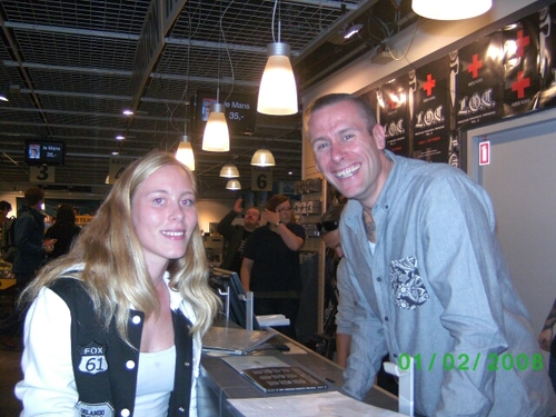 Hej jeg hedder Patricia og er 18 år :D Jeg er MEGA (!!!) STOR FAN AF L.O.C. Jeg spiller på el guitar og har 3 :D ;D Følg mig hehe... ;D