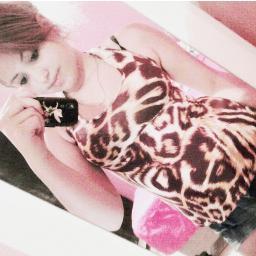 . . cabeça erguida e olhar sincero , nada como um dia apos o outro dia ! ♪ ' sou prima da @alinelahr_
