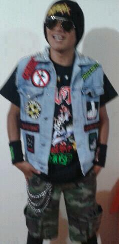 ME DA IGUAL TODO......ME ENCANTA EL MOSH PIT Y EL SLAM