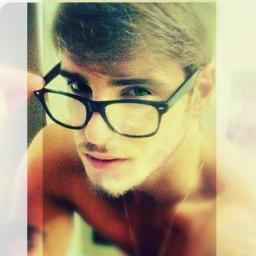 Just a simple guy from Pasadena. Apple lover, music freak & model. Follow me. I follow back. I'll really try ;)