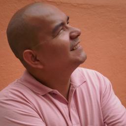 Pode-se vencer nesta vida através da inteligência, habilidade ou sorte, mas nunca sem trabalho.
Família é a base para todo sucesso.