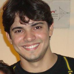 Curso direito, aquariano, reclamão, chato, apaixonada por comida japonesa, estudante de cinema e feliz.