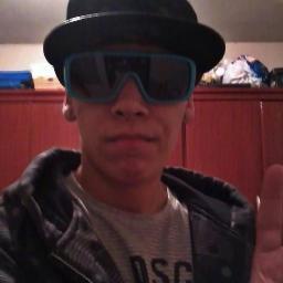 a chuva é uma junção de não querer com precisar ♪♫ http://t.co/YchyEcrB0u