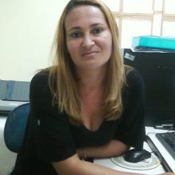 Poderia descrever-me fisicamente, falar da minha personalidade, do que gosto, mas para falar a verdade eu não quero. Infelizmente, isso não é importante, por qu