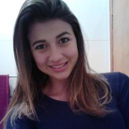 Nunca troque o que mais quer na vida pelo que mais quer no momento, momentos passam e a vida continua.