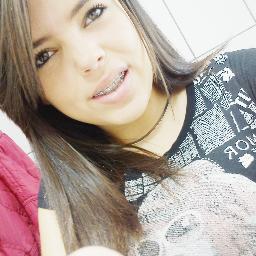 Se for um sonho lindo não quero acordar prefiro acreditar que você tá aqui me enchendo de beijos só pra me acordar me fazendo sorrir ♫♪