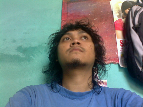 laki-laki yang simpel tapi ribet, gak suka diatur-atur, jalani hidup apa adanya.... moto : God will not lead me this far, only to leave me