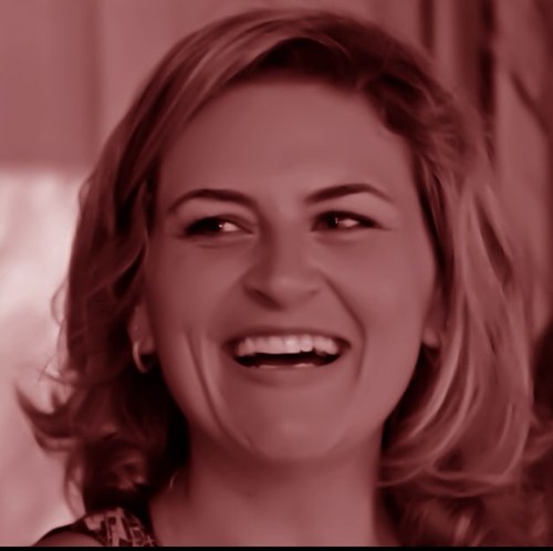 Jornalista, mãe, esposa, filha, irmã e corinthiana. Não necessariamente nessa ordem!