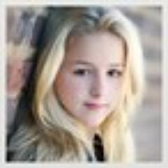 JUST A CHLOE FAN THAT'S ALL YOU NEED TO KNOW
