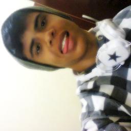 Aquariano , Divertido , Bricalhão , Amigo , 
Imprevisível, Vagabundo Iluminado e Apaixonado pela vida. 
Adoro Minha como Ta :D
Love My Life Sempree ' .