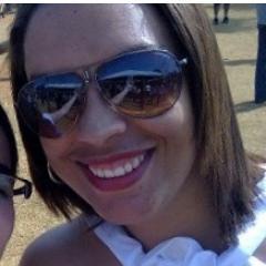 Adoro festas, amo dançar, reunir amigos pra jogar o papo fora, sou  mulher com jeito de criança, mas tbm sei surpreender. Amo a VIDA!!!!!