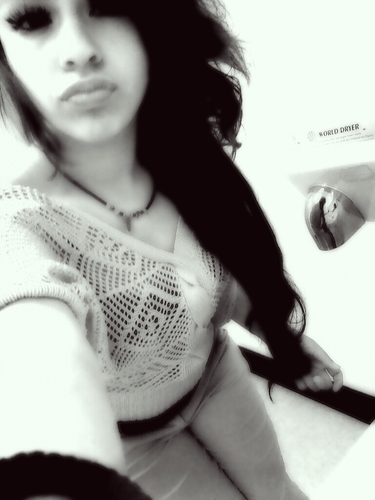 ; proud mommy ❤ , attends SHS , Sweetheart , P.L.U.R ✌