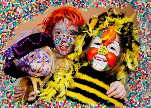 3 November 2013 2dehands Carnavalskleding Beurs in 't Maaslandcentrum te Elsloo, tijdstip 10.00u tot 16.00u.