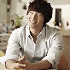 สวัสดีครับ ผม คิมจองกุก นักกล้ามของหลายๆรายการ ผมมาจากรายการ running man +และที่คุ้นเคยกันในfamily outing