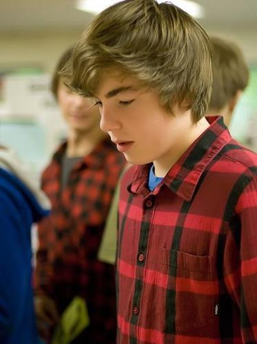hey my name is alice gower im a huge chazinator  and i absolutley love justin bieber and carly rae jepsen they are so amazing and they are awesome singers xx