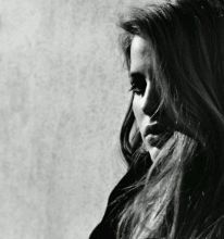 عشرينية ، أحب النوم ، يٌقال اني فاهيه ..