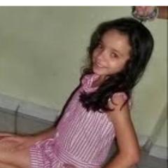 sou uma menina que gosta do rebelde e das musicas deles e sou estudiosa e gosto de tomar banho de pincina♥♥♥