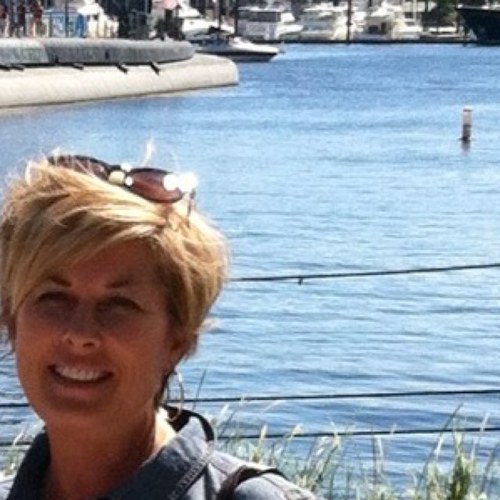 simplystageit's profile picture. 