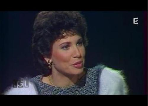 PassionMohair's profile picture. Seul un retour du Mohair pourra sortir la France de la crise économique.
Anne Sinclair, présidente à Vie de Passion Mohair. Compte Parodique.