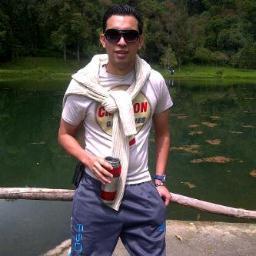 flakuraa's profile picture. 