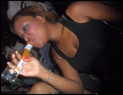 Amiga , chata ,alegre, feliz,ignorante. essa sou eu.