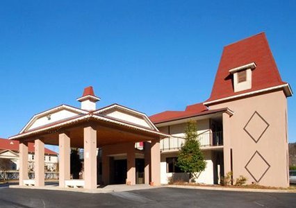 Hotel In Helen, Ga
We have free continental breakfast & wifi
Microwave, refrig,, Iron, iron board, hair dryers in room
Nice Clean Rooms