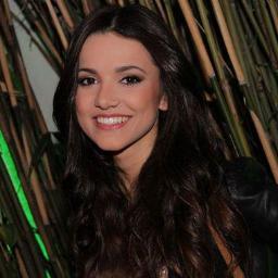 Já vi a Manoela de cabelo enrolado, liso, com franja, ex-BBB e com certeza vou estar aqui pra vê-la de cabelo branco. Para sempre @manugavassi. Since: 15.11.10