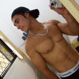 Buscando al amor de mi vida, no solo belleza exterior, sino interior; inteligente, noble, trabajadora con metas, así como YO, Estudio economía.