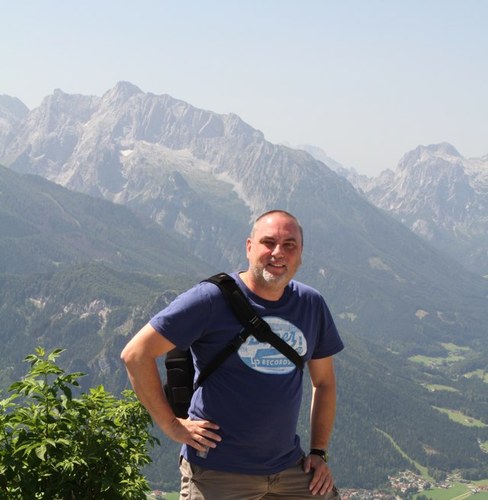 yff13's profile picture. Economiste, gestionnaire hospitalier, professeur à l'ULB