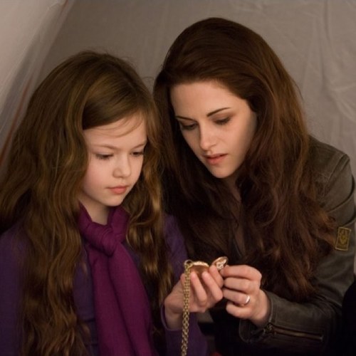 Twihard from heart and soul. I FOLLOW BACK.