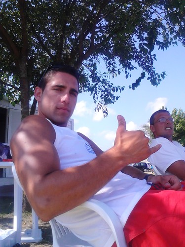 Dpnd d cuand t crucs cnmg curro d una cosa u otra (monitor d gym,d natacion,sos,pintor,en pubs,...). Mis aficions sn el deporte y soy dl GRPC,rescate con perros