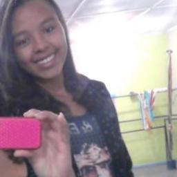 Quanto mais me esforço pra saber quem sou ...
Mais noto que mudo a cada dia ..
k aprendo mais, amadureço mais, 
e me torno diferente..